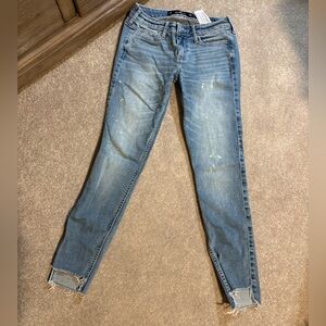 Hollister Women's Light Blue Denim Jeans Low Rise Crop Skinny Shape Love size 0